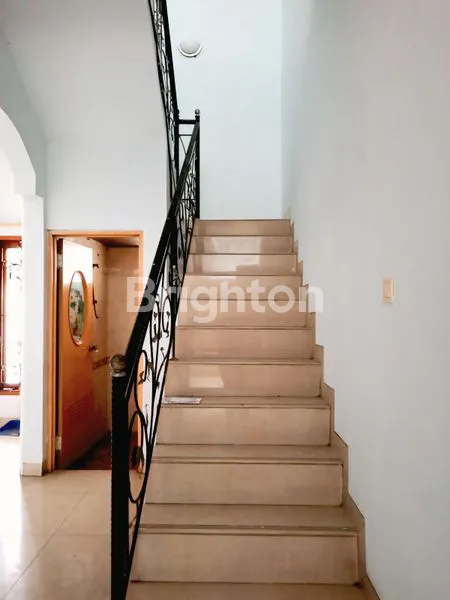 image RUMAH CANTIK & NYAMAN STRATEGIS PINGGIR JALAN UTAMA BEBAS BANJIR DI TANJUNG DUREN JAKARTA BARAT (2)