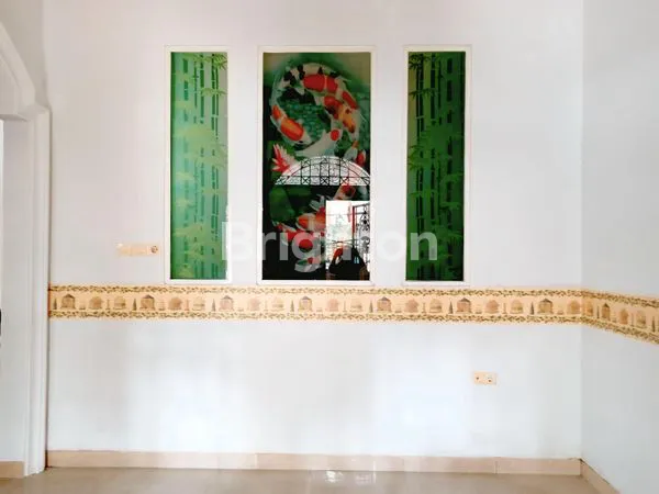 image RUMAH CANTIK & NYAMAN STRATEGIS PINGGIR JALAN UTAMA BEBAS BANJIR DI TANJUNG DUREN JAKARTA BARAT (5)