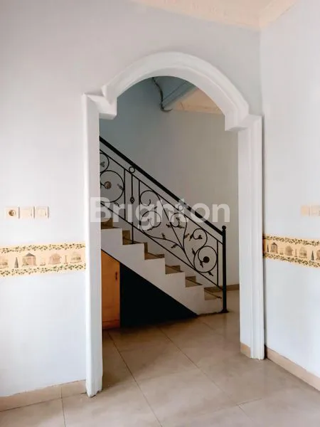 image RUMAH CANTIK & NYAMAN STRATEGIS PINGGIR JALAN UTAMA BEBAS BANJIR DI TANJUNG DUREN JAKARTA BARAT (3)