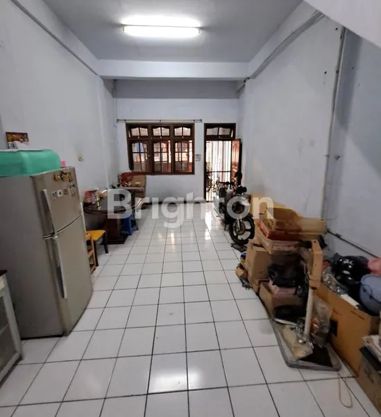 image RUMAH JELAMBAR LOKASI STRATEGIS DEKAT MALL SEASON CITY (2)