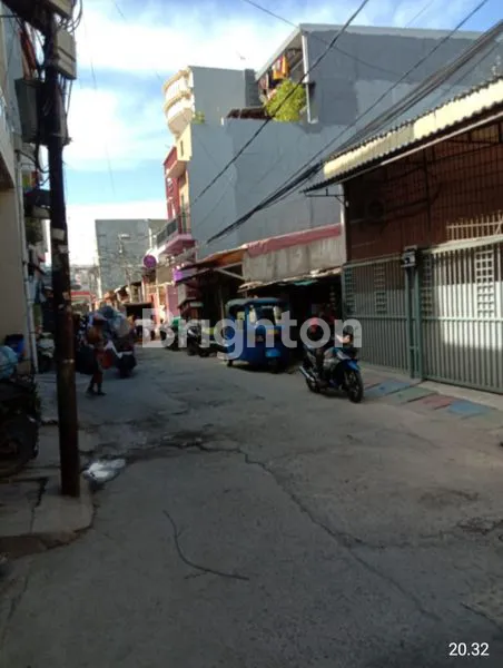 image RUMAH SIAP HUNI 3 1/2 LANTAI RAWA BEBEK (2)