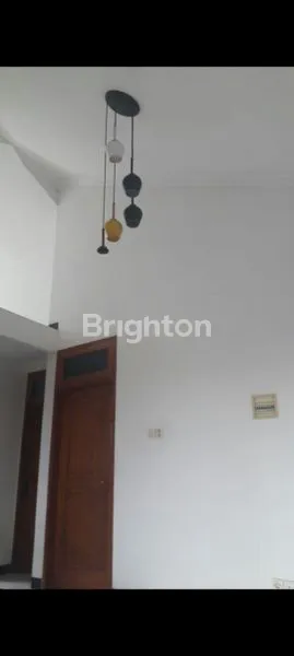 image RUMAH SIAP HUNI 2 LANTAI KEMAYORAN (2)