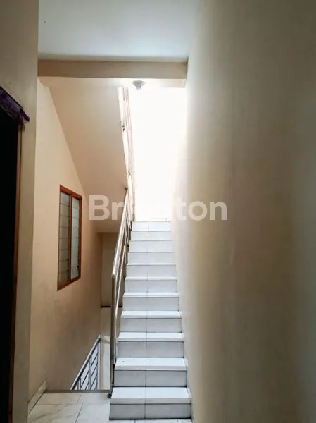 image RUMAH 2,5 LANTAI STRATEGIS JALAN ROW 2 MOBIL JELAMBAR, JAKARTA BARAT (5)