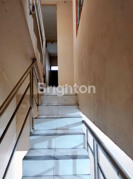 image RUMAH 2,5 LANTAI STRATEGIS JALAN ROW 2 MOBIL JELAMBAR, JAKARTA BARAT (1)