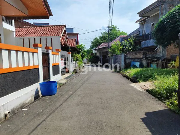 image JALAN KAKI KE TAMAN CEMPAKA CIPAYUNG,3 MENIT KEKANTOR LURAH CILANGKAP,9 MENIT KE SEKOLAH CIKAL AMRI CIPAYUNG DAN KAMPUS PARAMADINA, 10 MENIT KE LRT CIRACAS,15 MENIT KE PINTU TOLL JORR,PINTU 3 TMII  ,KE TAMINI SQUARE ,20 MENIT KESEKOLAH ANDALUSIA KE RS MEI (6)