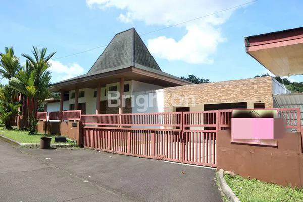 VILA CANTIK LUAS DAN ASRI DI MEGAMENDUNG BOGOR