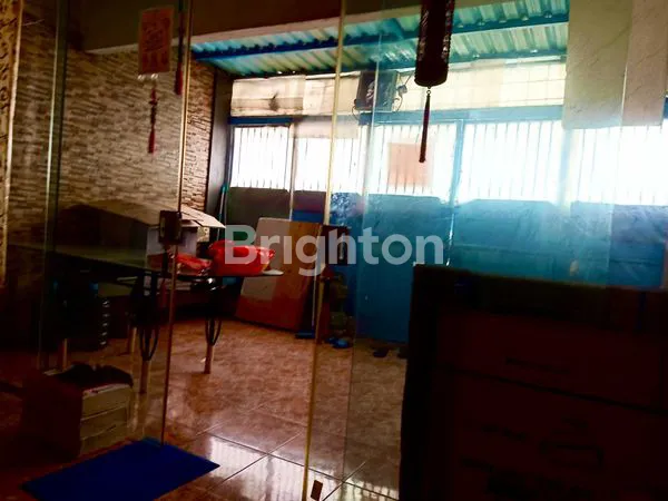image HUNIAN NYAMAN DI JELAMBAR - RUMAH 2,5 LANTAI BISA UNTUK USAHA / KANTOR LOKASI STRATEGIS (1)