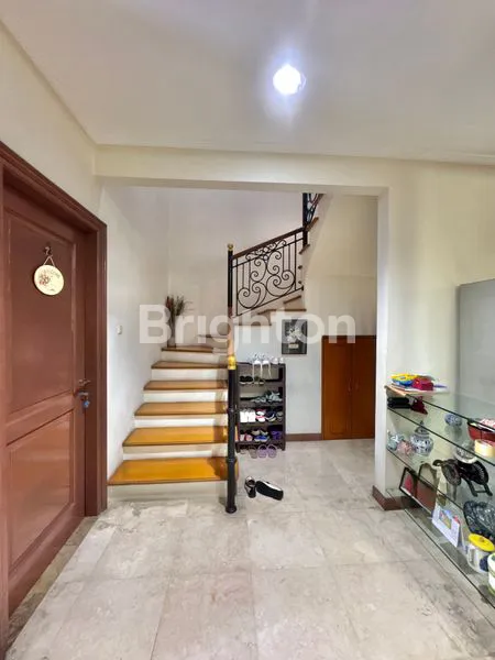 image RUMAH 2 LANTAI ROW 3 MOBIL RAPI TERAWAT SIAP HUNI PURI IDAH (3)