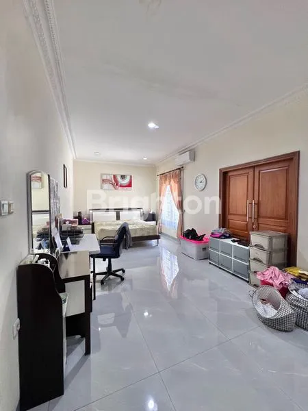 image RUMAH 2 LANTAI ROW 3 MOBIL RAPI TERAWAT SIAP HUNI PURI IDAH (6)