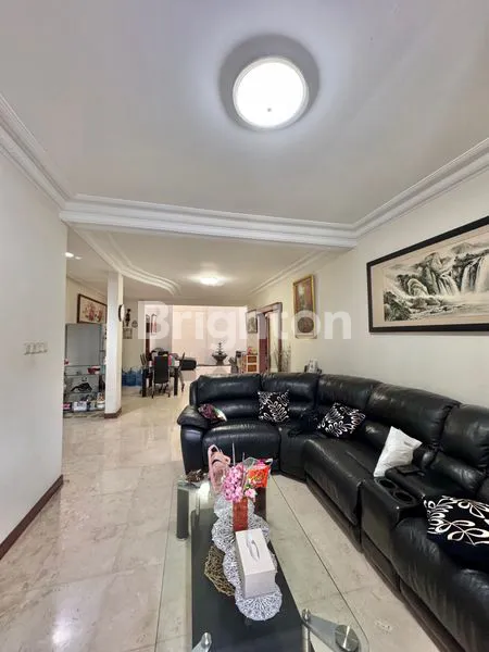 image RUMAH 2 LANTAI ROW 3 MOBIL RAPI TERAWAT SIAP HUNI PURI IDAH (8)