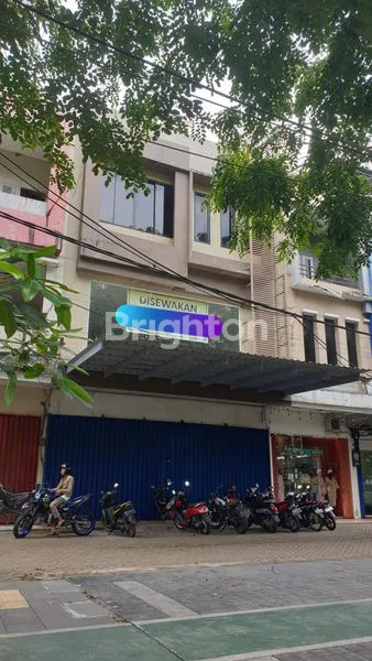 RUKO 3 LANTAI KONDISI RAPI SIAP PAKAI TEPI JALAN RAYA PUSAT KOTA DI AYANI, SENTRA BISNIS SANGAT STRATEGIS