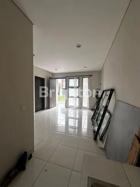 image RUMAH SERPONG BSD DE LATINOS TERAWAT KAWASAN ASRI (4)