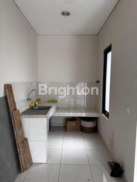 image RUMAH SERPONG BSD DE LATINOS TERAWAT KAWASAN ASRI (3)