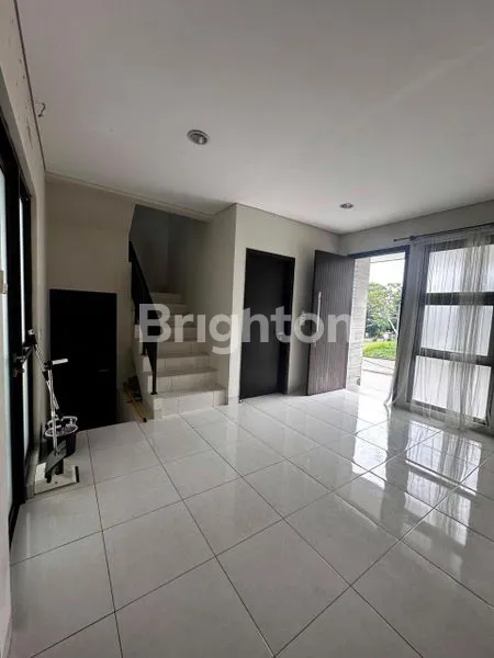 image RUMAH SERPONG BSD DE LATINOS TERAWAT KAWASAN ASRI (2)