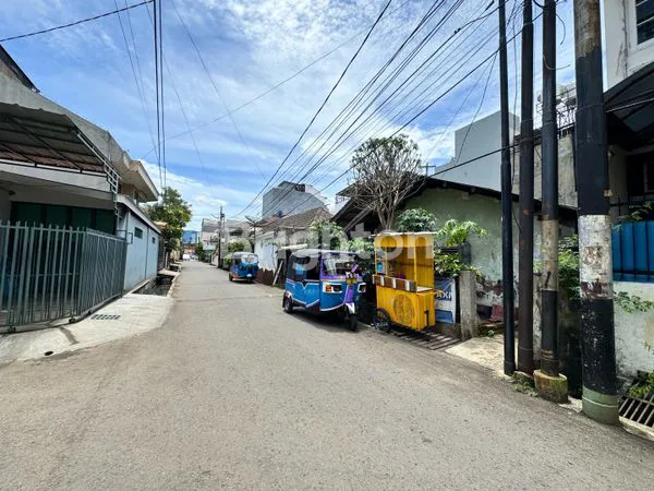 image RUMAH HITUNG TANAH DEKAT MAL CENTRAL PARK, UNIVERSITAS, PERKANTORAN COCOK UNTUK BANGUN RUMAH BARU DAN GEDUNG KOST DI TOMANG JAKARTA BARAT (3)