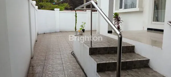 image RUMAH PURI ANJASMORO HOOK JALAN DEPAN LEBAR (2)