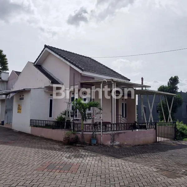 image JUAL CEPAT RUMAH HOOK LETAK STRATEGIS  (2)