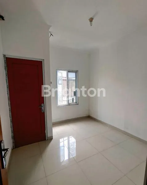 image RUMAH BARU 3 LANTAI STRATEGIS BEBAS BANJIR DI TANJUNG DUREN, JAKARTA BARAT (2)