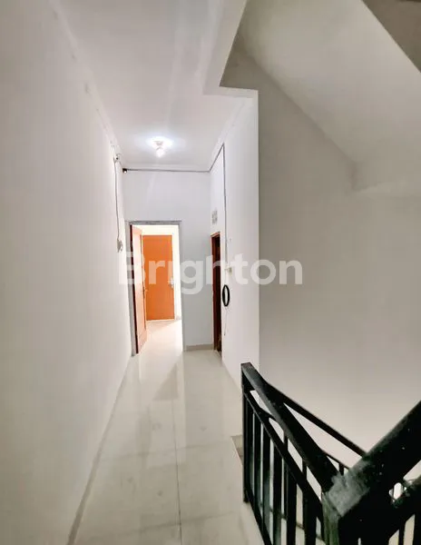 image RUMAH BARU 3 LANTAI STRATEGIS BEBAS BANJIR DI TANJUNG DUREN, JAKARTA BARAT (4)