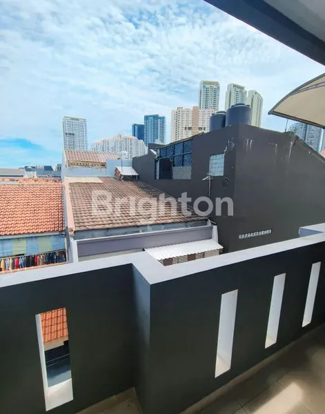 image RUMAH BARU 3 LANTAI STRATEGIS BEBAS BANJIR DI TANJUNG DUREN, JAKARTA BARAT (8)