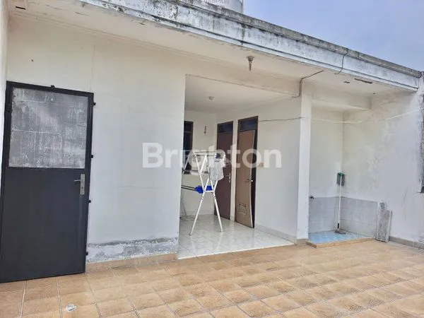 image RUMAH 2½ LANTAI ROW 2 MOBIL SEMI FURNISHED DURI KEPA DEKAT TANJUNG DUREN (5)