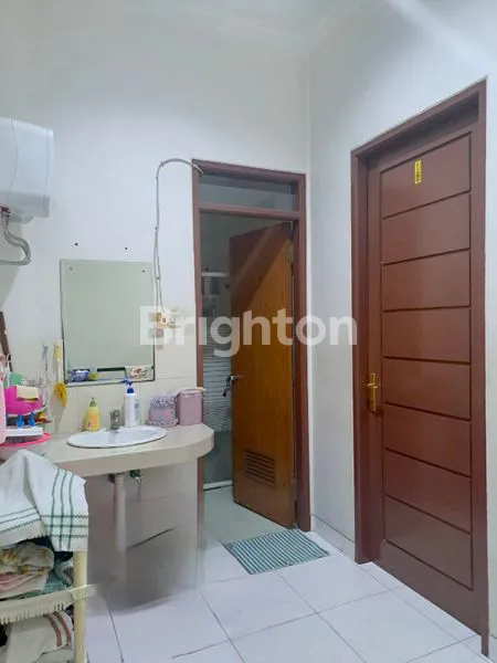 image RUMAH 2½ LANTAI ROW 2 MOBIL SEMI FURNISHED DURI KEPA DEKAT TANJUNG DUREN (2)