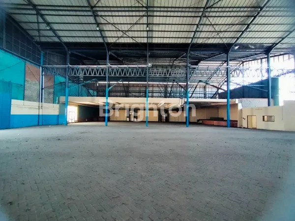 image GUDANG BAGUS SIAP PAKAI DI RAYA TAMBAK LANGON, SELANGKAH DARI MARGOMULYO SURABAYA, STRATEGIS HADAP JALAN RAYA, DERETAN DEPO KONTAINER, PARKIR LUAS, DEKAT PINTU TOL MARGOMULYO KE PELABUHAN TANJUNG PERAK & BANDARA JUANDA (6)