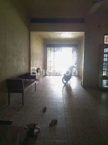 image RUMAH CLASSIC LUAS DI TENGAH KOTA (2)