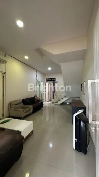 image RUMAH MINIMALIS 2 LANTAI TENGGILIS MEJOYO  (2)