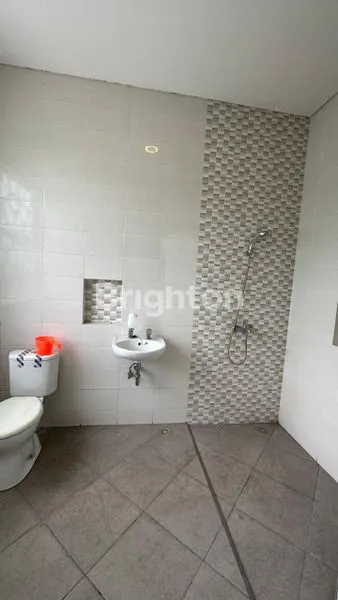 image RUMAH MINIMALIS 2 LANTAI TENGGILIS MEJOYO  (6)