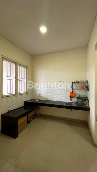 image RUMAH MINIMALIS 2 LANTAI TENGGILIS MEJOYO  (7)