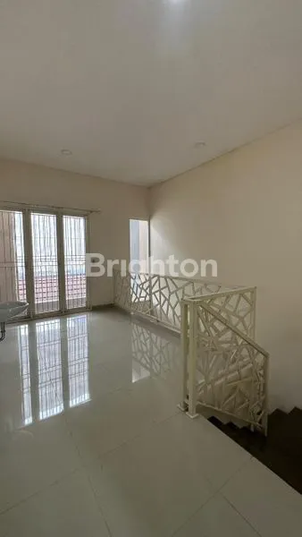 image RUMAH MINIMALIS 2 LANTAI TENGGILIS MEJOYO  (3)