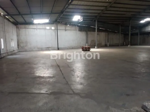 GUDANG SIAP PAKAI MASUK KONTAINER DI TENGAH KOTA BANDUNG DI JALAN SOEKARNO HATTA BANDUNG