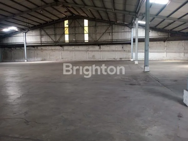 image GUDANG SIAP PAKAI MASUK KONTAINER DI TENGAH KOTA BANDUNG DI JALAN SOEKARNO HATTA BANDUNG (2)