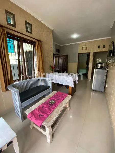 image RUMAH MINIMALIS DENGAN 3 KAMAR DEKAT GWK (1)