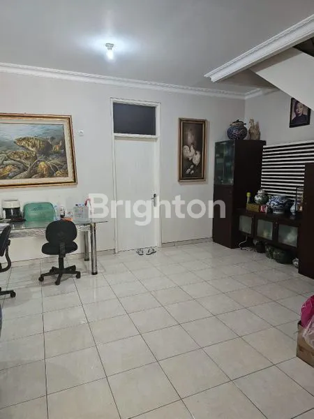 image RUMAH CANTIK 2 LANTAI, KONDISI BAGUS, GRAHA INDAH, GAYUNGSARI (2)