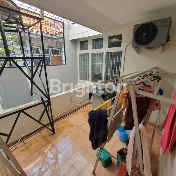 image RUMAH CANTIK 2 LANTAI, KONDISI BAGUS, GRAHA INDAH, GAYUNGSARI (5)