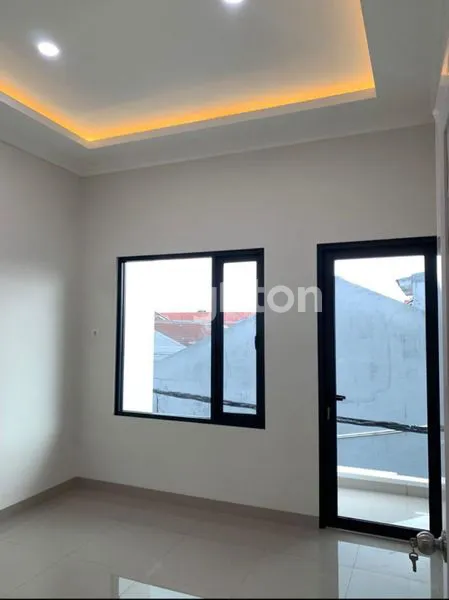 image RUMAH BARU 2 LANTAI DI CIPONDOH TANGERANG  (7)