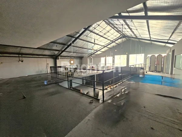 image SHOW ROOM, GUDANG, PAKET, CAFE DI DR. CIPTO SEMARANG (5)