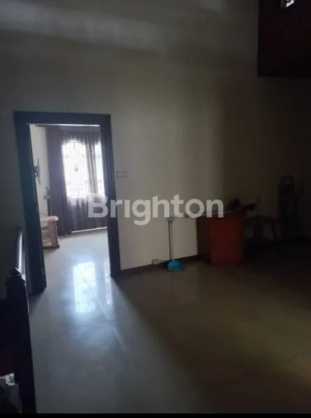 image RUMAH 2 LANTAI KLASIK DI TAMAN ARIES JAKARTA BARAT (8)