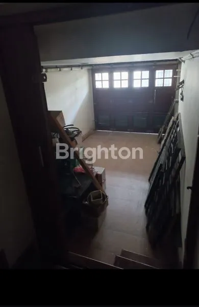 image RUMAH 2 LANTAI KLASIK DI TAMAN ARIES JAKARTA BARAT (2)