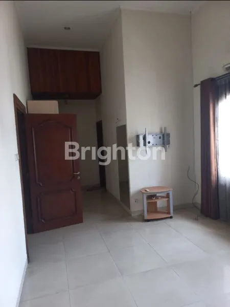 image RUMAH 2 LANTAI KLASIK DI TAMAN ARIES JAKARTA BARAT (5)