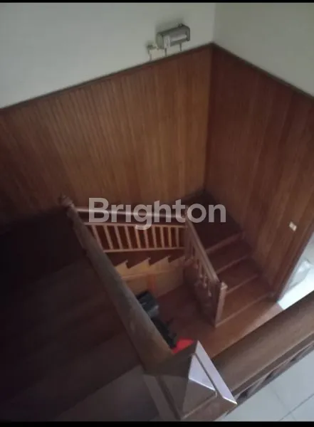 image RUMAH 2 LANTAI KLASIK DI TAMAN ARIES JAKARTA BARAT (3)