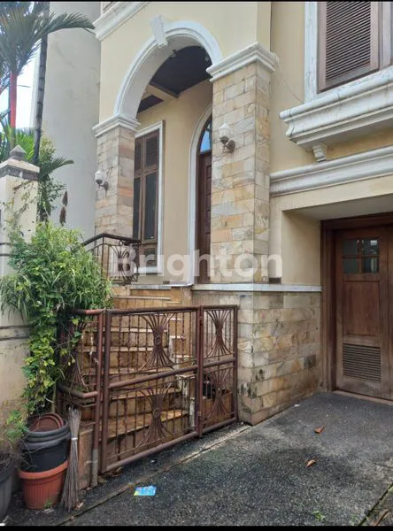 image RUMAH 2 LANTAI KLASIK DI TAMAN ARIES JAKARTA BARAT (1)