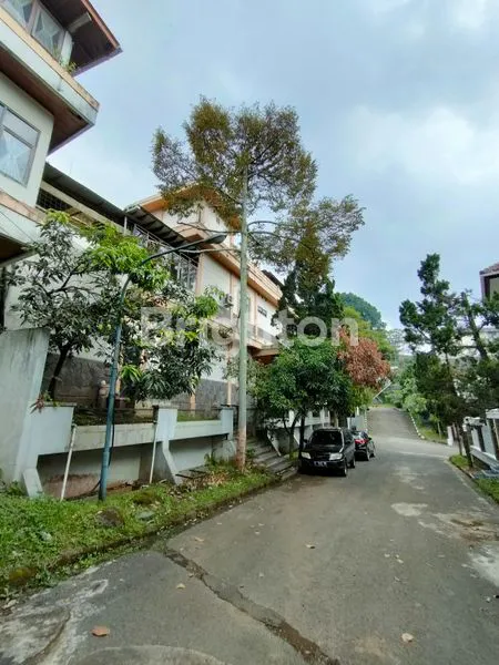 image RUMAH BESAR SIAP HUNI DI SETRA DUTA BANDUNG (1)