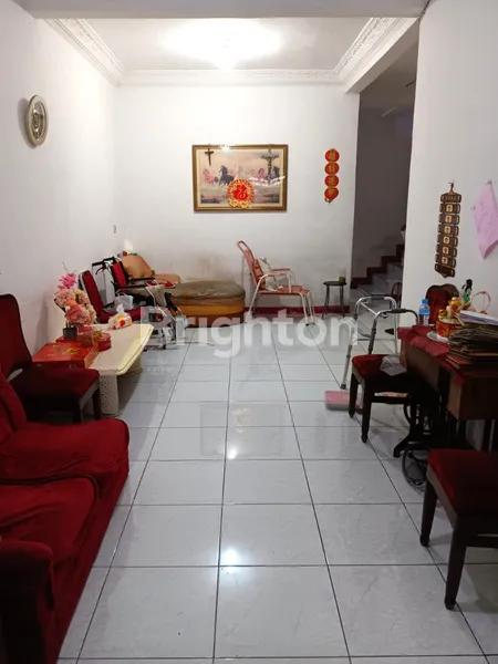 image RUMAH SIAP HUNI SUNTER STS DEKAT SUNTER GARDEN JAKARTA UTARA 2 1/2 LANTAI LT102 LB144 SHM (3)