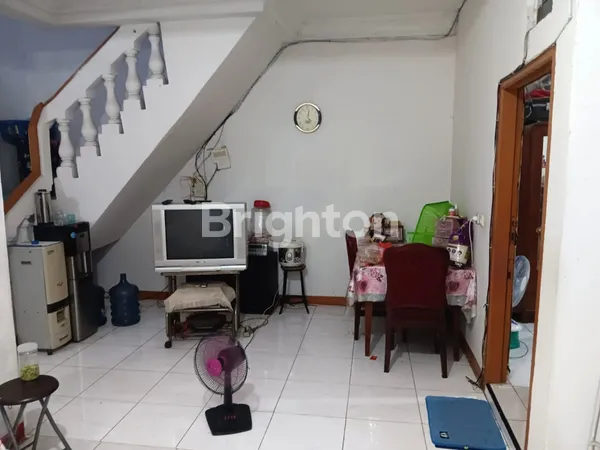 image RUMAH SIAP HUNI SUNTER STS DEKAT SUNTER GARDEN JAKARTA UTARA 2 1/2 LANTAI LT102 LB144 SHM (4)