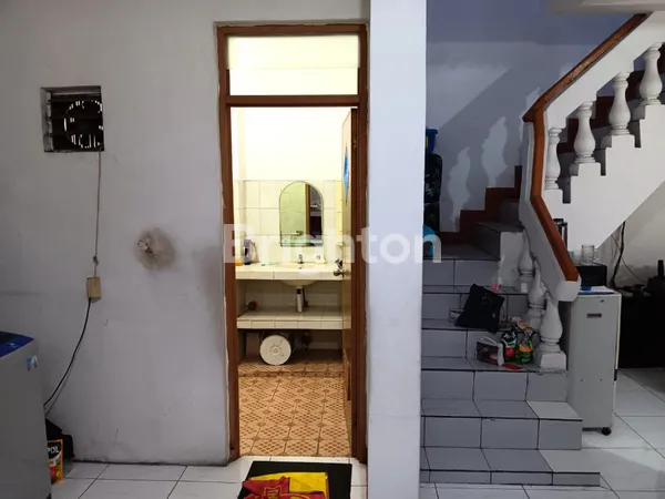 image RUMAH SIAP HUNI SUNTER STS DEKAT SUNTER GARDEN JAKARTA UTARA 2 1/2 LANTAI LT102 LB144 SHM (5)