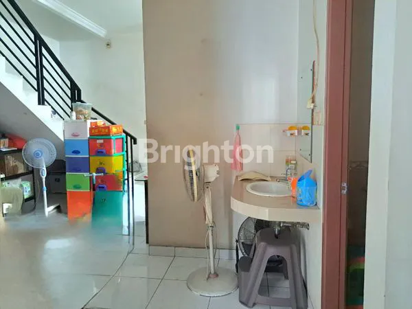 image RUMAH KEPA DURI 2.5 LANTAI SEMIFURNISH DAN BEBAS BANJIR (3)
