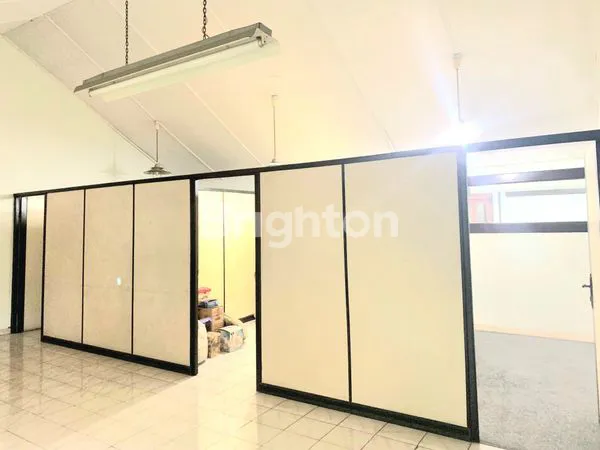 image RUMAH KANTOR LUAS STRATEGIS DI JANTUNG KOTA BANDUNG, DEKAT PUSAT PERBELANJAAN (4)